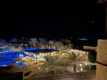 Qasr Al Sarab Desert Resort by Anantara - Deluxe Room with Balcony - Pool Area at Night